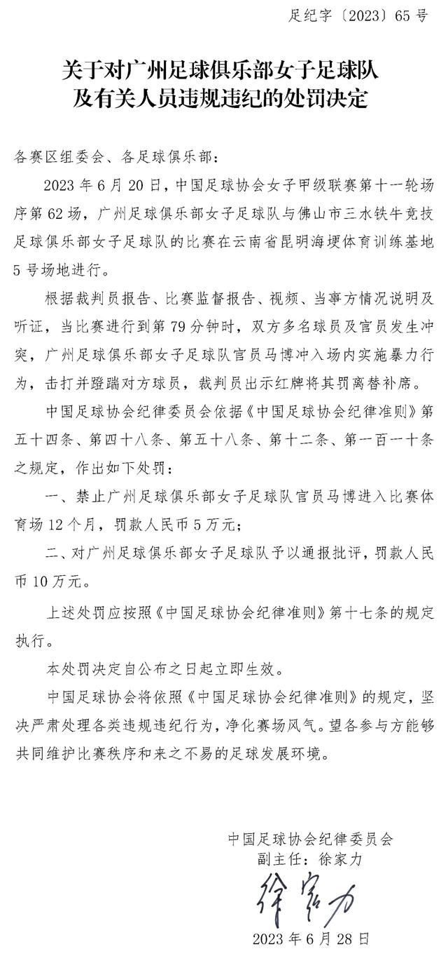 关于瓦拉内我们非常清楚他的能力，他在之前有过很多出色的表现，我认为他在这场比赛中表现得非常出色，就像在这场比赛中全队的表现一样，他和埃文斯搭档的效果很不错，他们都是从后场开始串联球队。